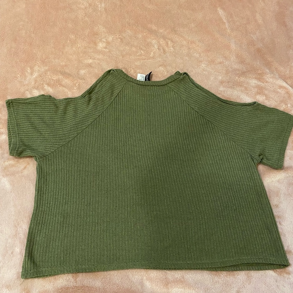 H&M open shoulder crop top